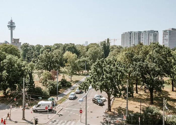 Διαμέρισμα Spacious Design-apartment Next To Belvedere Castle And Main Train Station *